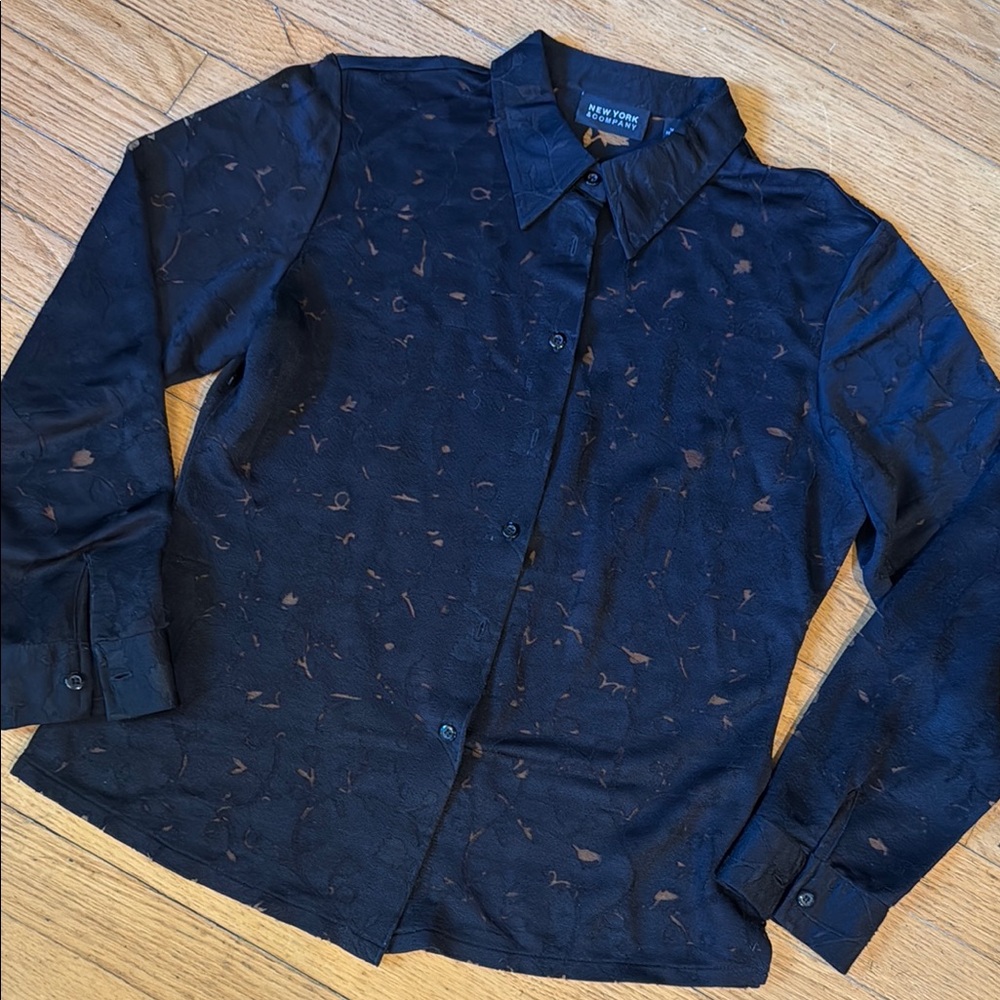 🌼NEW YORK & COMPANY BLACK CUT-OUT LIGHTWEIGHT BLOUSE. SIZE M🌼
